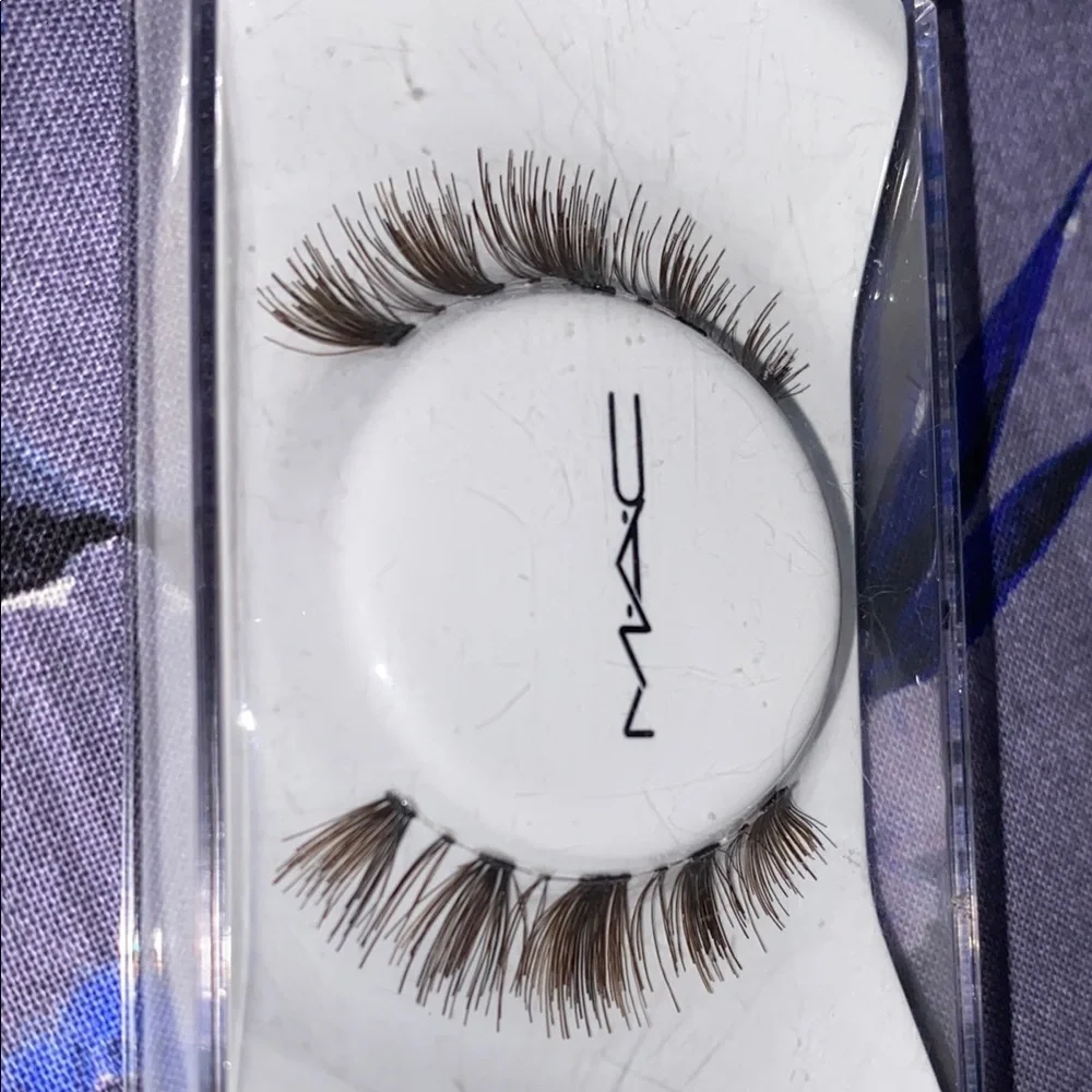MAC and Violet Voss False Eyelashes Set - Black - Picture 4 of 10